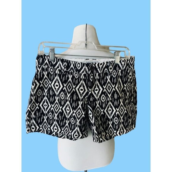 OLD NAVY LADIES BLACK WHITE GEOMETRIC POCKETED SHORT SHORTS EUC 6 - Picture 9 of 10